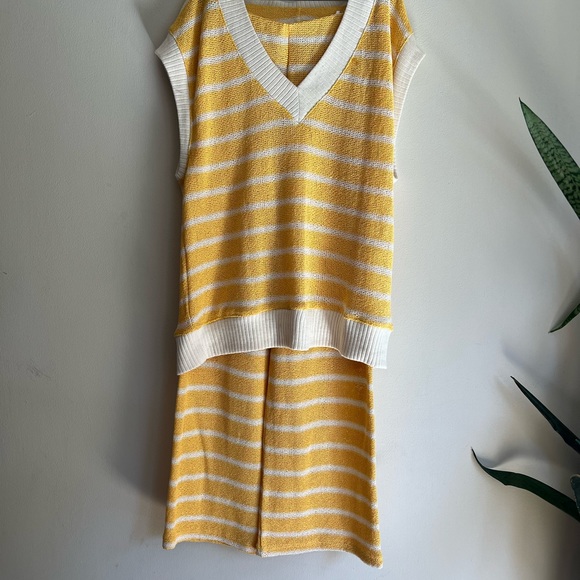 Zara woman’s yellow stripe knit matching set sweater vest pants set - Picture 5 of 14